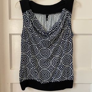 🧩3/$20 ing Navy & White Geometric Tank Top Size Large